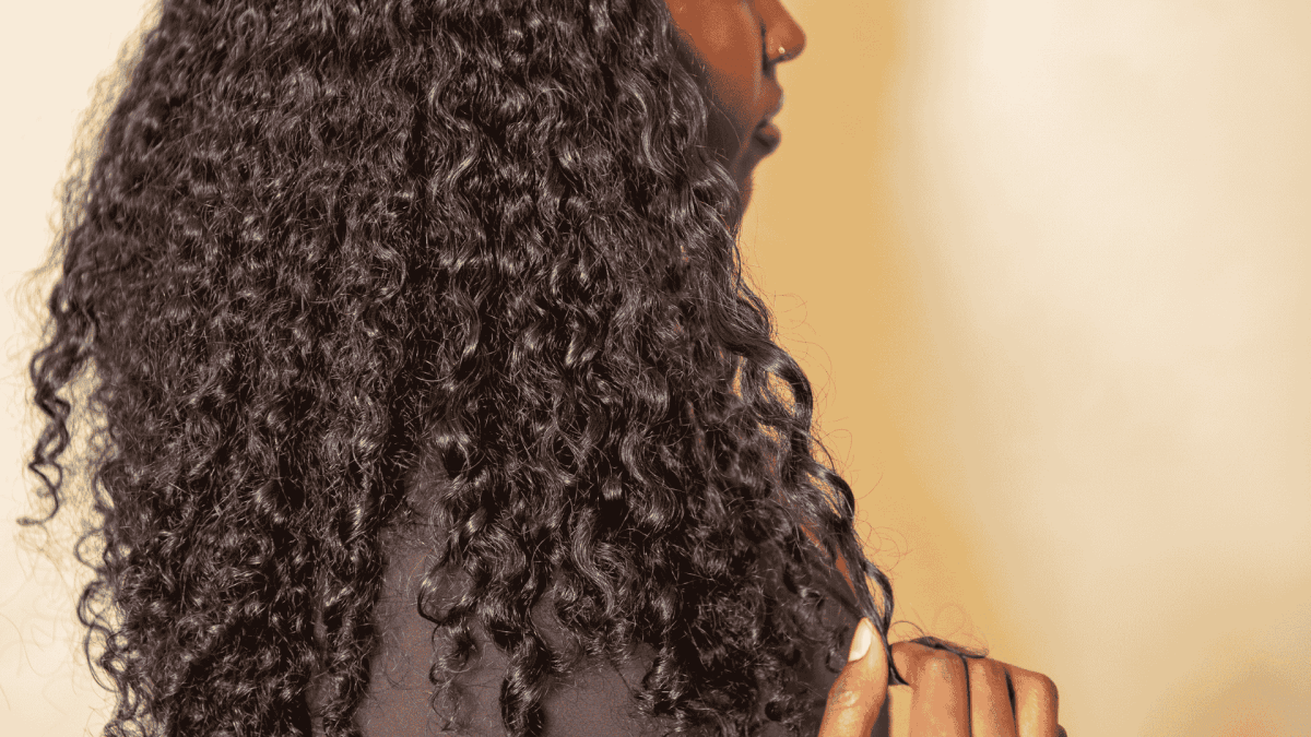 Pose Flip-Over : Que demander à sa coiffeuse pour des boucles Burmese ?